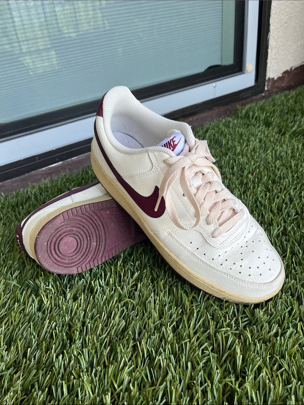 Nike Court Vision Low Men’s Sneakers White w/Maroon Swoosh Size 9